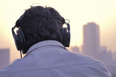 1.1 Billion People Globally at Risk of Hearing Loss, Loud Music on Headphones One of the Reasons