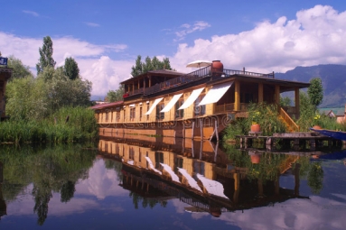 House Boat &ndash; The Floating Heaven of Kashmir Valley