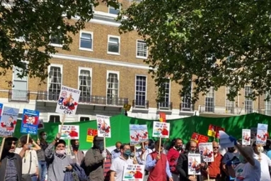 Pakistanis sing &ldquo;Vande Mataram&rdquo; alongside Indians during anti-China protests in London
